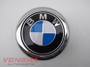 Gebruikte Handgreep Achterklep BMW 1 serie (F20) 116i 1.5 12V Prijs € 29,99 Margeregeling aangeboden door Venema Autoparts