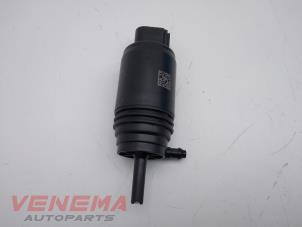 Gebruikte Ruitensproeierpomp achter BMW 1 serie (F21) 118i 1.5 TwinPower 12V Prijs € 9,99 Margeregeling aangeboden door Venema Autoparts