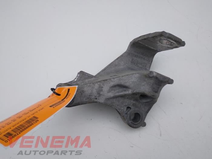 Gebruikte Motorrubber Renault Megane IV (RFBB) 1.3 TCe 115 16V Prijs € 24,99 Margeregeling aangeboden door Venema Autoparts