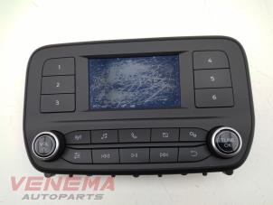 Gebruikte Radiobedienings paneel Ford Fiesta 7 1.1 Ti-VCT 12V 85 Prijs € 199,99 Margeregeling aangeboden door Venema Autoparts