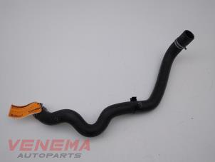 Gebruikte Koelwaterslang Ford Fiesta 7 1.1 Ti-VCT 12V 85 Prijs € 24,99 Margeregeling aangeboden door Venema Autoparts