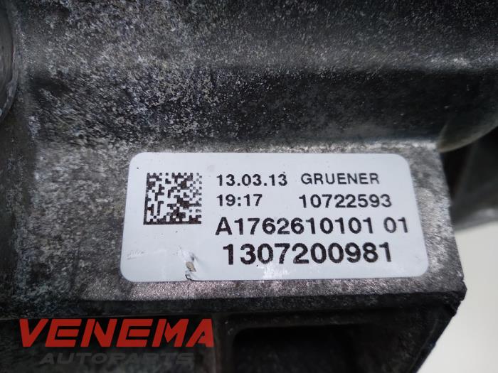 Versnellingsbak van een Mercedes-Benz A (W176) 1.6 A-180 16V 2014