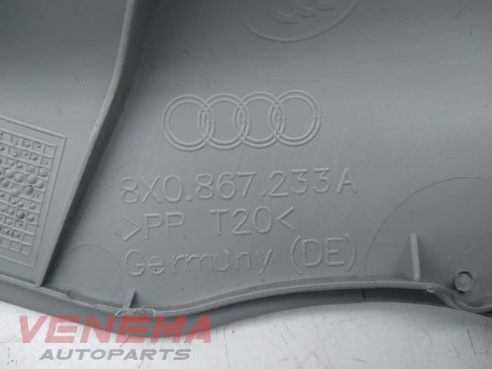 Stijlbekleding links-voor van een Audi A1 Sportback (8XA/8XF) 1.0 TFSI Ultra 12V 2018