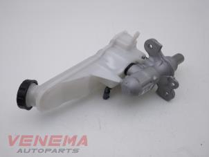 Gebruikte Hoofdremcilinder Mercedes A (W176) 1.6 A-180 16V Prijs € 29,99 Margeregeling aangeboden door Venema Autoparts