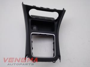 Gebruikte Dashboard deel Mercedes A (W176) 1.6 A-180 16V Prijs € 49,99 Margeregeling aangeboden door Venema Autoparts