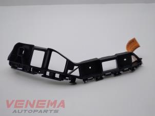 Gebruikte Bumpersteun links-achter Volkswagen Polo V (6R) 1.0 12V BlueMotion Technology Prijs € 9,99 Margeregeling aangeboden door Venema Autoparts
