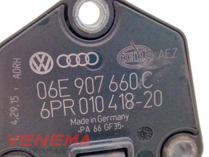 Olie niveau sensor van een Volkswagen Polo V (6R) 1.0 12V BlueMotion Technology 2015