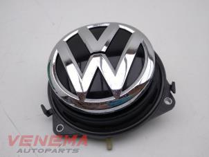 Gebruikte Achterklep Handgreep Volkswagen Polo VI (AW1) 1.0 MPI 12V Prijs € 24,99 Margeregeling aangeboden door Venema Autoparts