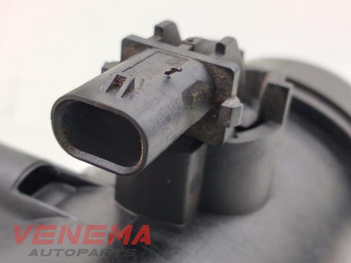 Luchthoeveelheidsmeter van een BMW 3 serie Touring (F31) 320d 2.0 16V 2015