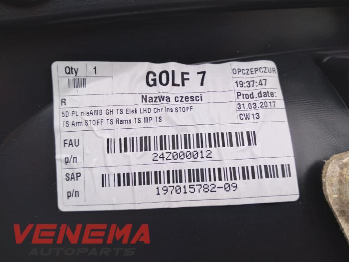 Portierbekleding 4Deurs links-voor van een Volkswagen Golf VII Variant (AUVV) 1.6 TDI BMT 16V 2017