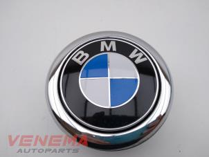 Gebruikte Achterklep Handgreep BMW 1 serie (F20) 116d 1.5 12V TwinPower Prijs € 29,99 Margeregeling aangeboden door Venema Autoparts