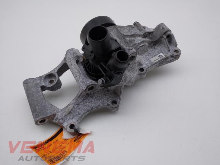 Gebruikte Waterpomp Mini Countryman (F60) 1.5 12V One Prijs € 99,99 Margeregeling aangeboden door Venema Autoparts