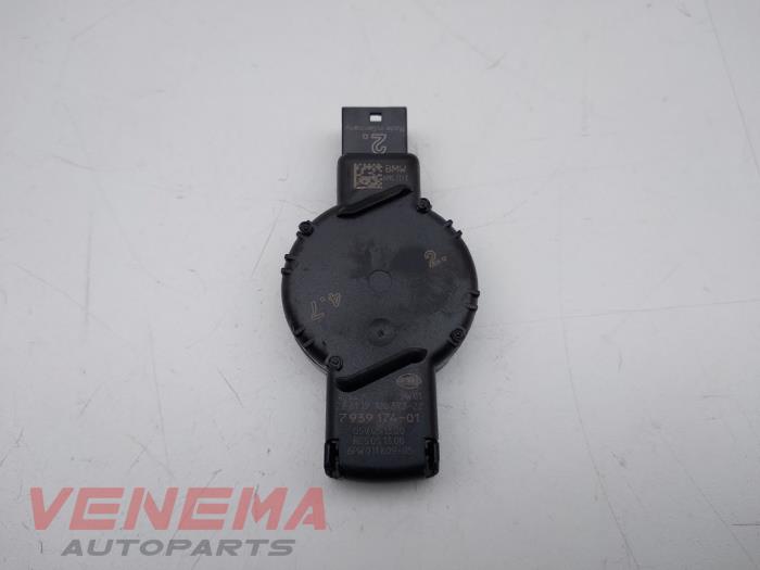 Regensensor van een MINI Countryman (F60) 1.5 12V One 2018