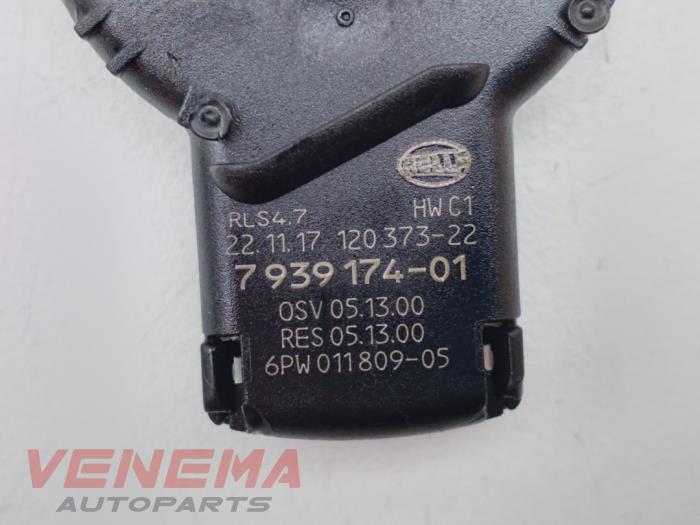 Regensensor van een MINI Countryman (F60) 1.5 12V One 2018