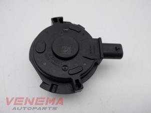 Gebruikte Nokkenas Sensor Mini Countryman (F60) 1.5 12V One Prijs € 14,99 Margeregeling aangeboden door Venema Autoparts