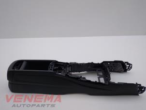 Gebruikte Middenconsoles Mini Countryman (F60) 1.5 12V One Prijs € 124,99 Margeregeling aangeboden door Venema Autoparts