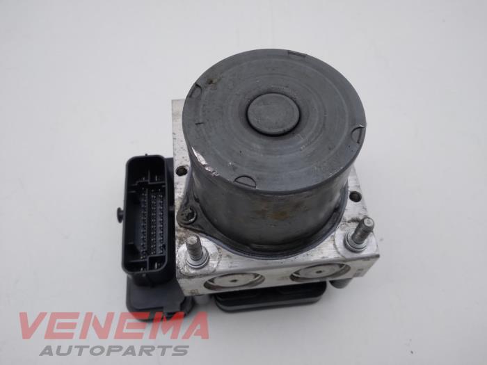 Gebruikte ABS Pomp Skoda Fabia III Combi (NJ5) 1.2 TSI 16V Greentech Prijs € 89,99 Margeregeling aangeboden door Venema Autoparts
