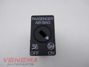 Gebruikte Airbag schakelaar Skoda Fabia III Combi (NJ5) 1.2 TSI 16V Greentech Prijs € 9,99 Margeregeling aangeboden door Venema Autoparts