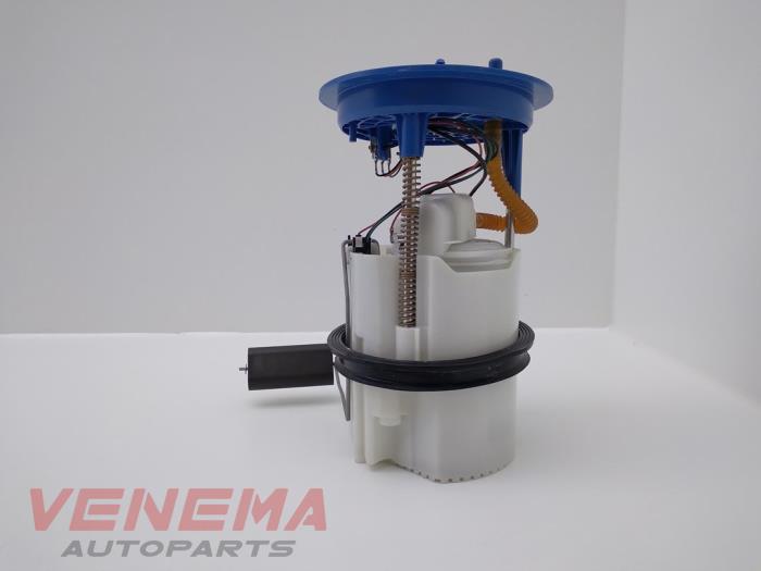 Gebruikte Tank element Pomp Skoda Fabia III Combi (NJ5) 1.2 TSI 16V Greentech Prijs € 39,99 Margeregeling aangeboden door Venema Autoparts