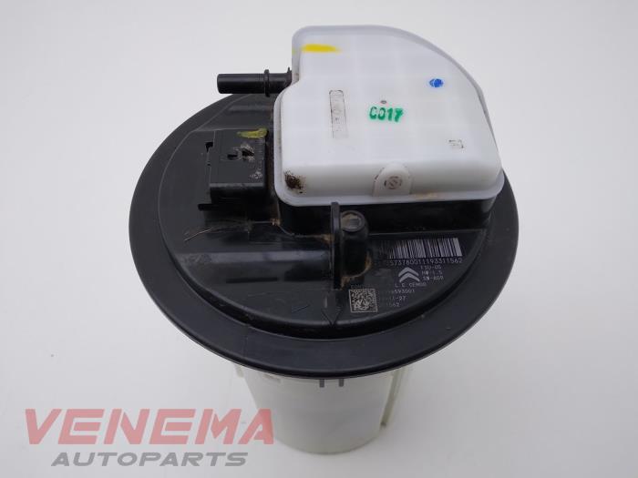 Gebruikte Tank element Pomp Opel Crossland (X) 1.2 Turbo 12V Prijs € 74,99 Margeregeling aangeboden door Venema Autoparts