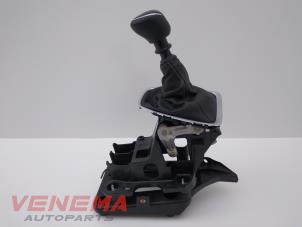 Gebruikte Versnellingspook Opel Crossland (X) 1.2 Turbo 12V Prijs € 99,99 Margeregeling aangeboden door Venema Autoparts