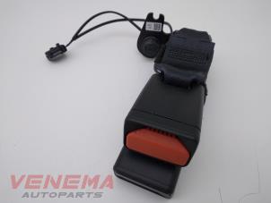 Gebruikte Veiligheidsgordel Insteek links-achter Opel Crossland (X) 1.2 Turbo 12V Prijs € 24,99 Margeregeling aangeboden door Venema Autoparts