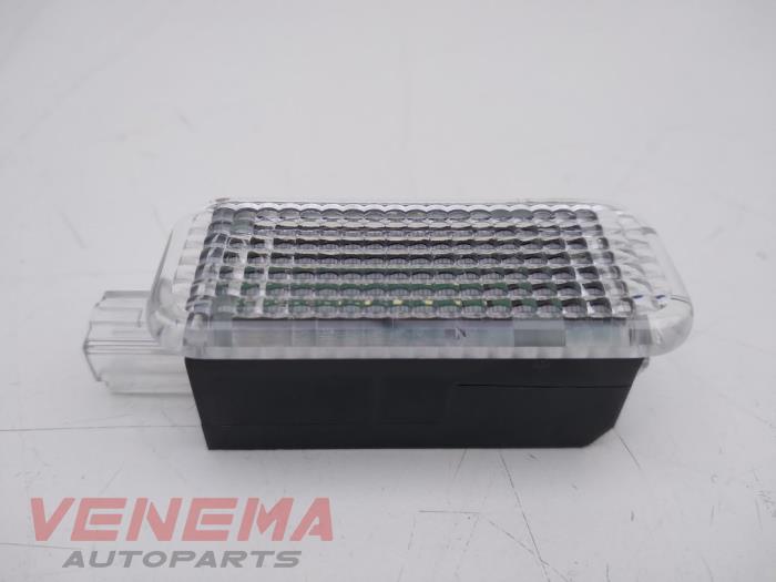 Gebruikte Instapverlichting Audi A1 Sportback (8XA/8XF) 1.2 TFSI Prijs € 9,99 Margeregeling aangeboden door Venema Autoparts