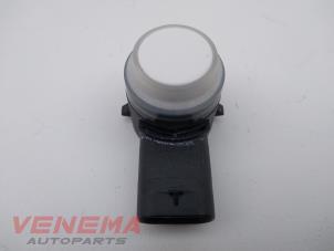 Gebruikte PDC Sensor Mercedes E Estate (S213) E-300de 2.0 Turbo 16V Prijs € 14,99 Margeregeling aangeboden door Venema Autoparts