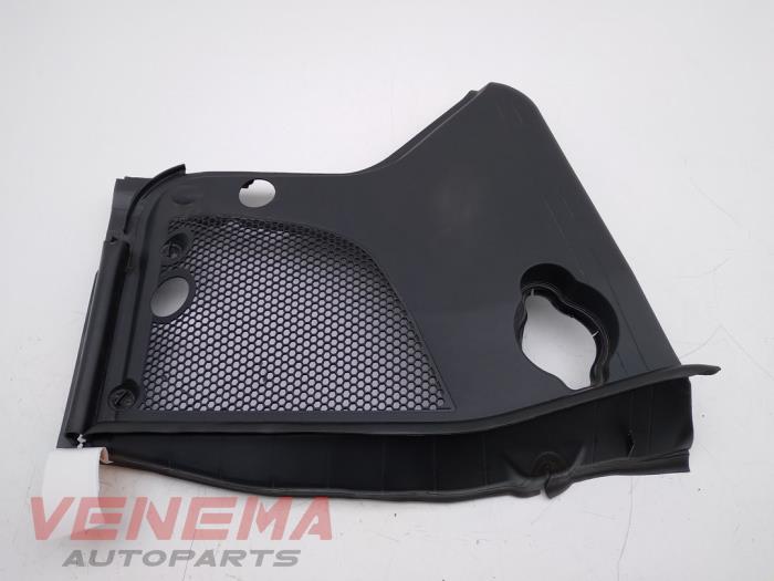 Gebruikte Paravan Mercedes E Estate (S213) E-300de 2.0 Turbo 16V Prijs € 14,99 Margeregeling aangeboden door Venema Autoparts
