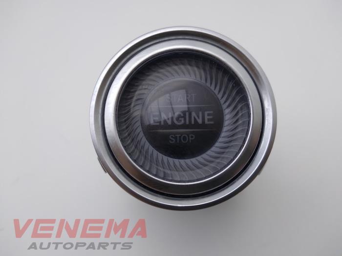 Gebruikte Start/Stop schakelaar Mercedes E Estate (S213) E-300de 2.0 Turbo 16V Prijs € 9,99 Margeregeling aangeboden door Venema Autoparts