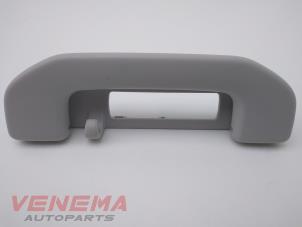 Gebruikte Handgreep Mercedes E Estate (S213) E-300de 2.0 Turbo 16V Prijs € 9,99 Margeregeling aangeboden door Venema Autoparts