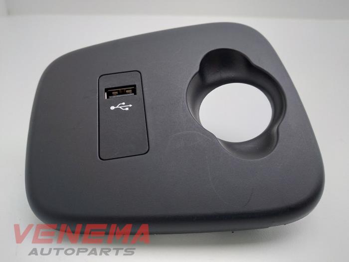 Gebruikte USB module Mini Mini (F55) 1.5 12V Cooper Prijs € 14,99 Margeregeling aangeboden door Venema Autoparts