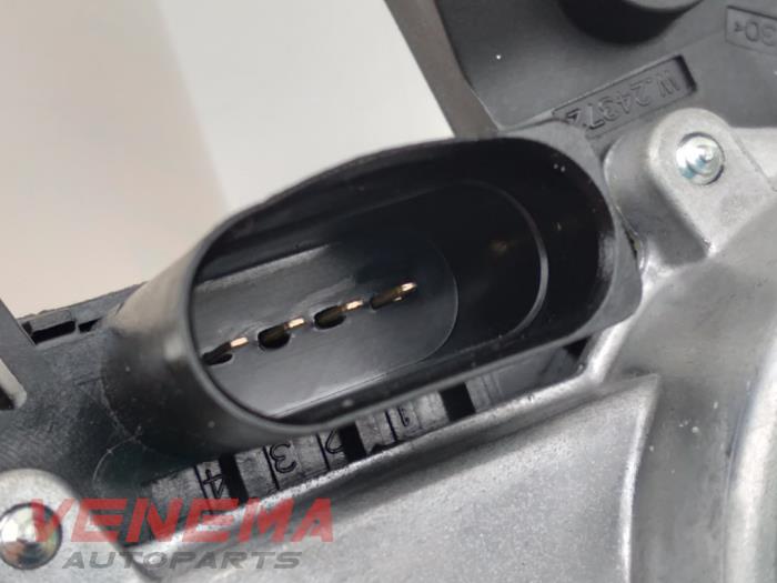 Motor Ruitenwisser achter van een Seat Ibiza V (KJB) 1.0 TSI 12V 2018