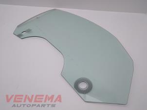 Gebruikte Portierruit 2Deurs rechts BMW Z4 Roadster (E89) sDrive 18i 2.0 16V Prijs € 49,99 Margeregeling aangeboden door Venema Autoparts