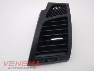 Gebruikte Luchtrooster Dashboard BMW 1 serie (E81) 116i 1.6 16V Prijs € 14,99 Margeregeling aangeboden door Venema Autoparts
