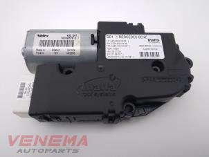 Gebruikte Schuifdak Motor Mercedes GLK (204.7/9) 3.0 320 CDI 24V 4-Matic Prijs € 44,99 Margeregeling aangeboden door Venema Autoparts