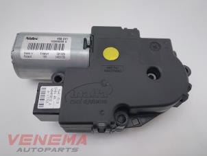 Gebruikte Schuifdak Motor Mercedes GLK (204.7/9) 3.0 320 CDI 24V 4-Matic Prijs € 69,99 Margeregeling aangeboden door Venema Autoparts