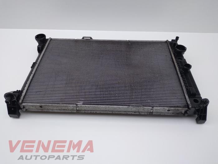 Gebruikte Radiateur Mercedes GLK (204.7/9) 3.0 320 CDI 24V 4-Matic Prijs € 119,99 Margeregeling aangeboden door Venema Autoparts