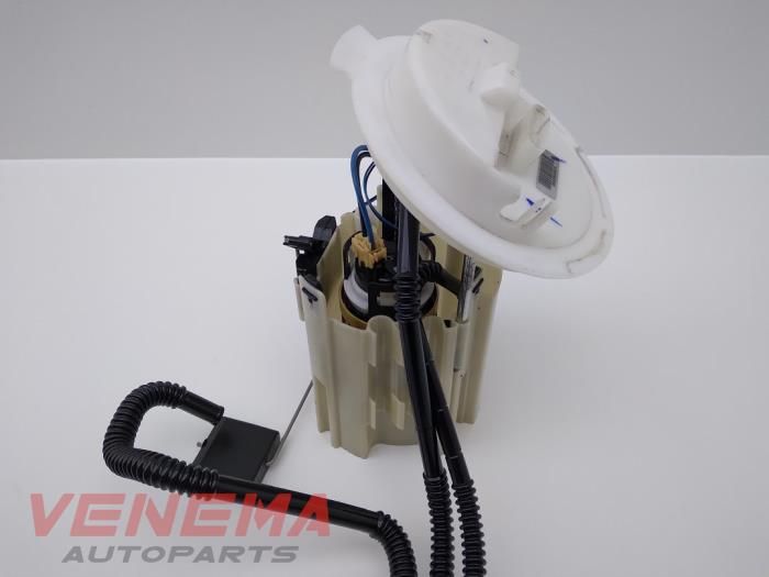 Gebruikte Tank element Pomp Mercedes GLK (204.7/9) 3.0 320 CDI 24V 4-Matic Prijs € 34,99 Margeregeling aangeboden door Venema Autoparts