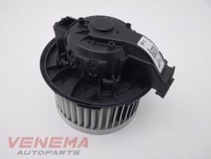 Gebruikte Kachel Ventilatiemotor Volkswagen Up! (121) 1.0 12V 75 Prijs € 9,99 Margeregeling aangeboden door Venema Autoparts
