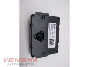 Gebruikte Antenne Versterker BMW X3 (F25) xDrive20d 16V Prijs € 29,99 Margeregeling aangeboden door Venema Autoparts