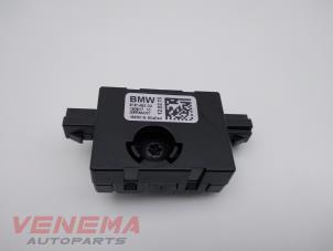 Gebruikte Antenne Versterker BMW X3 (F25) xDrive20d 16V Prijs € 9,99 Margeregeling aangeboden door Venema Autoparts