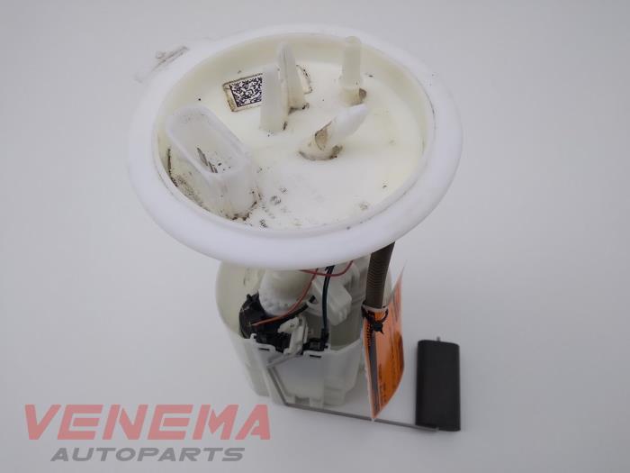Gebruikte Tank element Pomp Volkswagen Up! (121) 1.0 12V 75 Prijs € 14,99 Margeregeling aangeboden door Venema Autoparts