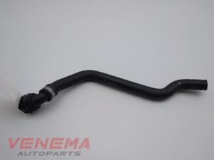 Gebruikte Koelwaterslang BMW X3 (F25) xDrive20d 16V Prijs € 14,99 Margeregeling aangeboden door Venema Autoparts