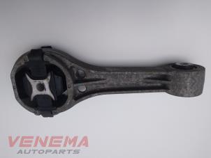 Gebruikte Versnellingsbak Steun Volkswagen Up! (121) 1.0 12V 75 Prijs € 19,99 Margeregeling aangeboden door Venema Autoparts