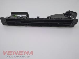 Gebruikte Luchtrooster Dashboard Audi A1 Sportback (GBA) 1.0 25 TFSI 12V Prijs € 99,99 Margeregeling aangeboden door Venema Autoparts