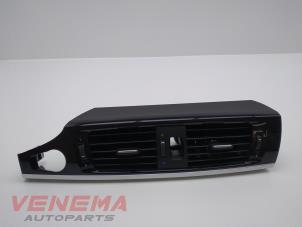 Gebruikte Luchtrooster Dashboard BMW X3 (F25) xDrive20d 16V Prijs € 59,99 Margeregeling aangeboden door Venema Autoparts