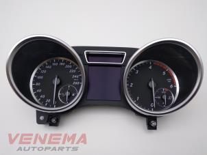 Gebruikte Cockpit Mercedes ML III (166) 3.0 ML-350 BlueTEC V6 24V 4-Matic Prijs € 299,99 Margeregeling aangeboden door Venema Autoparts
