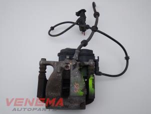 Gebruikte Remklauw (Tang) links-achter Mercedes ML III (166) 3.0 ML-350 BlueTEC V6 24V 4-Matic Prijs € 299,99 Margeregeling aangeboden door Venema Autoparts