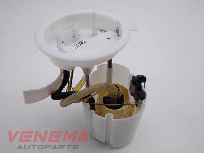 Gebruikte Tank element Pomp BMW 2 serie Gran Tourer (F46) 214d 1.5 TwinPower Turbo 12V Prijs € 69,99 Margeregeling aangeboden door Venema Autoparts
